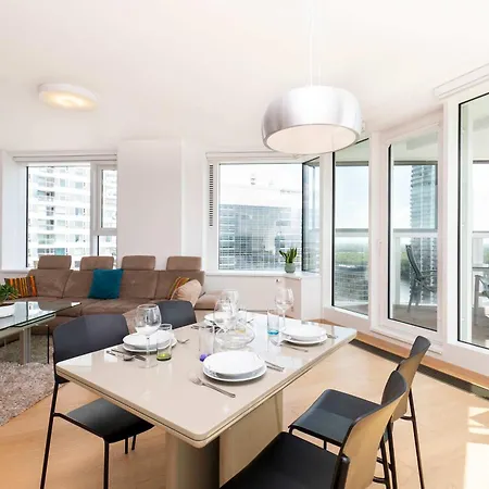 Panorama Escape 26th Floor - Castle & Views Apartment *